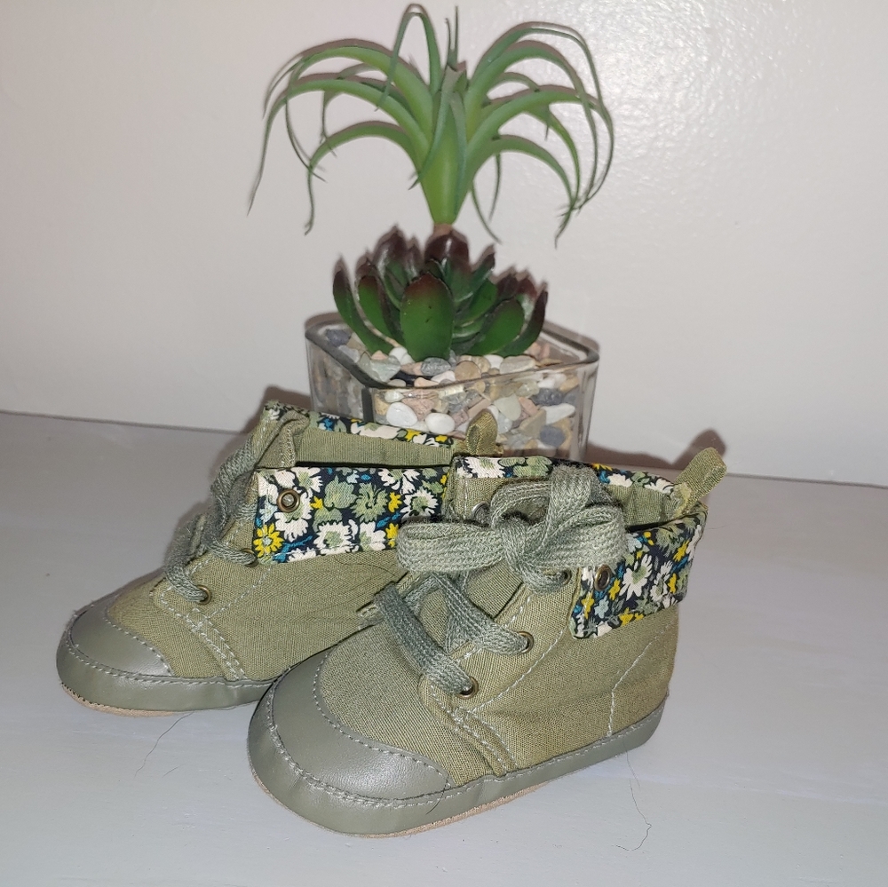 💐Baby Gap boots very cute 6_12 months